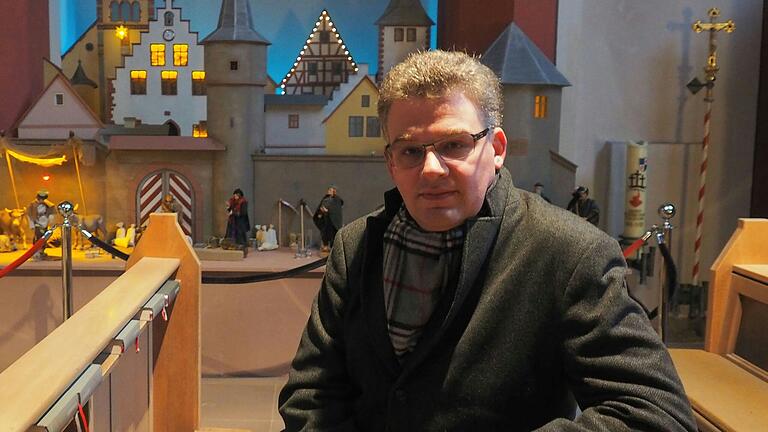 Simon Mayer, Dekan des Dekanats Main-Spessart und Moderator des Pastoralen Raums Karlstadt, in der Karlstadter St.-Andreas-Kirche. Simon Mayer, Dekan des Dekanats Main-Spessart und Moderator des Pastoralen Raums Karlstadt, in der Karlstadter St.-Andreas-Kirche.