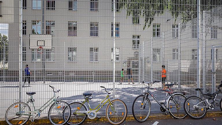 Die Aufnahmeeinrichtung für Asylbewerber in der früheren Ledward-Kaserne ist als Ankerzentrum im Gespräch.