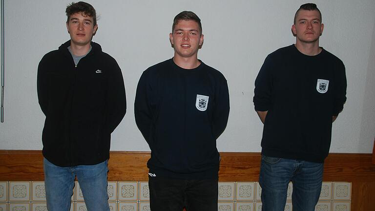 Das neue Führungstrio des Niederläurer Jugendclubs (von links): Tom Wengel (1. Vorsitzender), Nico Back (2. Vorsitzender) und Linus Diemer (3. Vorsitzender) sind das Führungstrio des neu gegründeten „Jugendclubs Niederlauer e. V“.