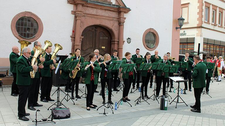 Die Musikkappelle Distelhausen spielte beim Auftaktkonzert ein buntes musikalisches Potpourri.