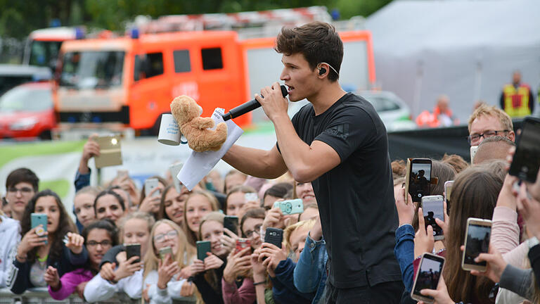 Open-Air mit Vincent Weiß
Wincent Weiss war bei seinem Konzert den Fans ganz nah.
