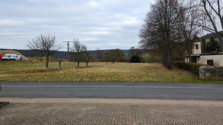 Gegenüber der Henneberghalle soll das neue Feuerwehrhaus Steinach entstehen.       -  Gegenüber der Henneberghalle soll das neue Feuerwehrhaus Steinach entstehen.