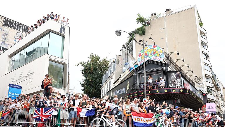 Paris 2024 - Radsport       -  Politt auf der Schlussrunde in Paris.