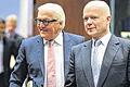 Reaktion auf Referendum: Die EU hat nach der Abstimmung über eine Abspaltung der Ostukraine ihre Sanktionen gegen Russland verschärft. Außenminister Frank-Walter Steinmeier (links) &ndash; hier im Bild mit seinem britischen Amtskollegen William Hague &ndash; sprach sich für einen &bdquo;Brückenschlag über alle Lager hinweg&ldquo; aus.