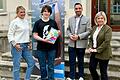 Lukas Kannegießer (Zweiter von links) ist der Gewinner des Gewinnspiels des Bad Neustädter Hochschultags. Es gratulierten (von links) Kerstin Rosin (Projektleiterin des Hochschultags), Bad Neustadts Bürgermeister Michael Werner und die weitere stellvertretende Landrätin, Eva Böhm.