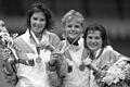 Glücklich: Freudestrahlend präsentieren sich nach ihrem Dreifacherfolg bei den Olympischen Sommerspielen von Seoul im September 1988 die Tauberbischofsheimer Fechterinnen Sabine Bau (Silber, links), Anja Fichtel (Gold, Mitte) und Zita Funkenhauser (Bronze, rechts).