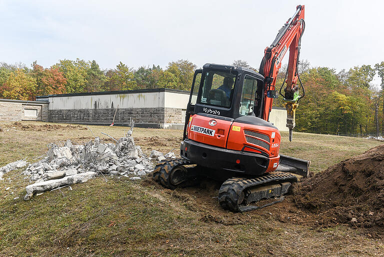 Archivbild: Im September 2018 mussten fast 50.000 Verbraucher im westlichen Landkreis Würzburg ihr Trinkwasser drei Wochen lang abkochen. Die Ursache für die Keimbelastung im Wasser wurde am Hochbehälter in Zellingen (Lkr. Main-Spessart) vermutet. Archivbild: Im September 2018 mussten fast 50.000 Verbraucher im westlichen Landkreis Würzburg ihr Trinkwasser drei Wochen lang abkochen. Die Ursache für die Keimbelastung im Wasser wurde am Hochbehälter in Zellingen (Lkr. Main-Spessart) vermutet.