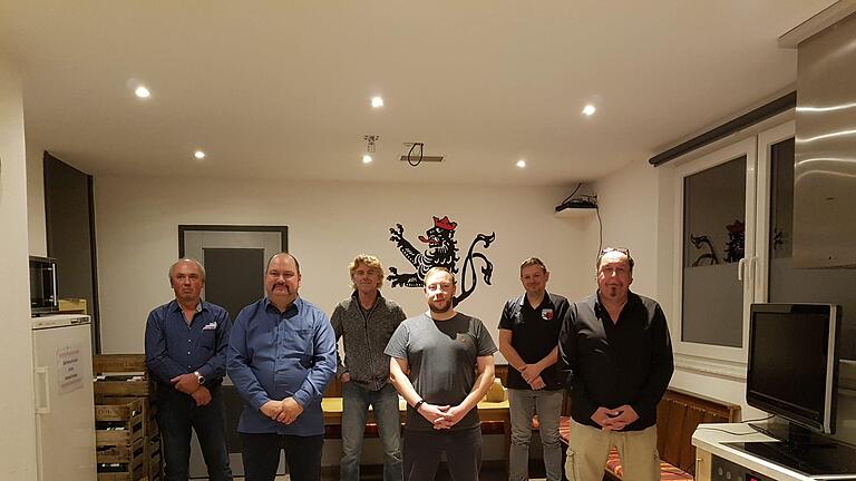 Das Foto zeigt die geehrten langjährigen Mitglieder des SV Rothhausen  (von links): Wolfgang Elflein (40 Jahre), Klaus Pfaab (20), Roman Memmel (40), Daniel Elflein (25), Dominik Englert (25) und Manfred Beck (50). Foto: Daniel Wiener       -  Das Foto zeigt die geehrten langjährigen Mitglieder des SV Rothhausen  (von links): Wolfgang Elflein (40 Jahre), Klaus Pfaab (20), Roman Memmel (40), Daniel Elflein (25), Dominik Englert (25) und Manfred Beck (50). Foto: Daniel Wiener