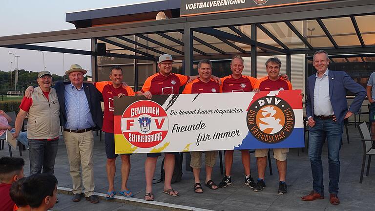 Dicke Freunde (von links): Winfried Roth, Nico Schoenmakers, Thomas Gröner, Marcel Tuchenhagen, Klaus Strohmenger, Guus Daams, Detlef Schäfer und Johannes Goossen.