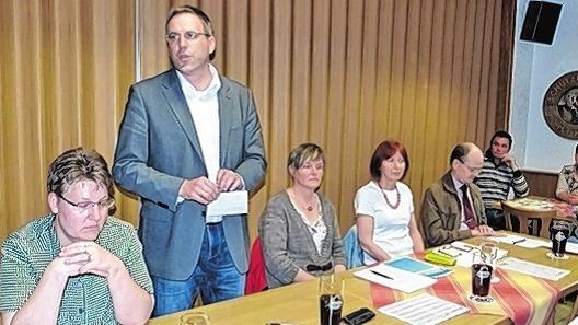 Informationsabend zum Thema Asyl: Bürgermeister Matthias Bäuerlein war positiv überrascht von der hohen Anzahl der Interessierten am Thema Asylbewerber.