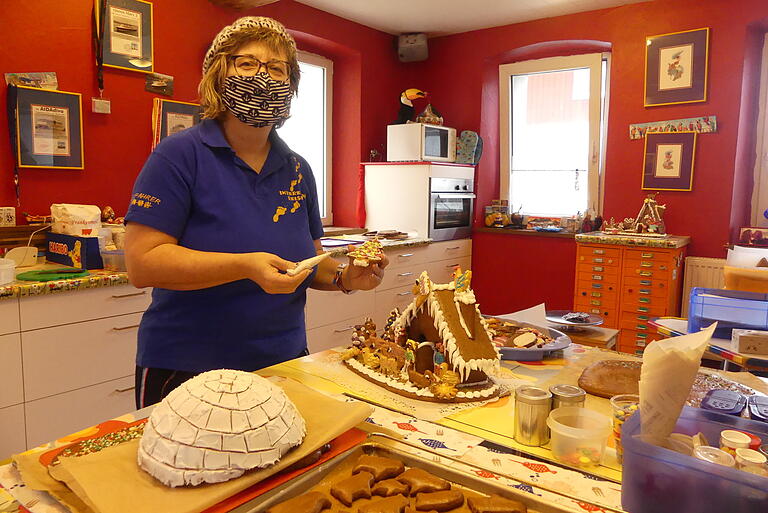 Süßer Grüß aus Goksum: Im Haus von Sabine Mattenheimer entstehen die Feinarbeiten, gebacken wird in Wipfeld.