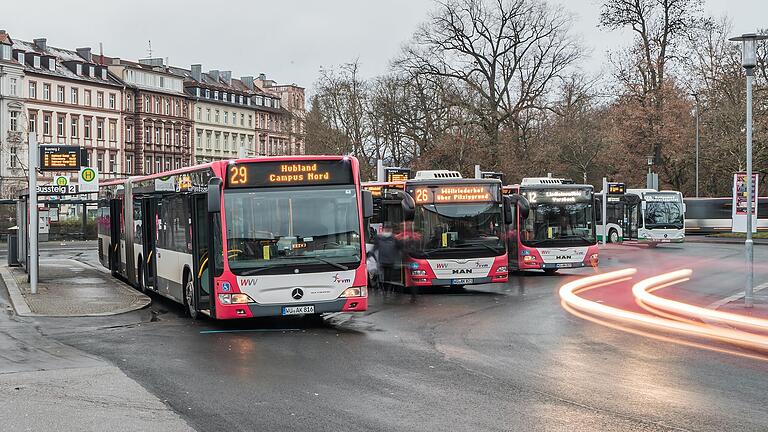 Mit dem '9 für 90' Ticket soll das Bus- und Bahnfahren in Unterfranken billiger werden. Mit dem '9 für 90' Ticket soll das Bus- und Bahnfahren in Unterfranken billiger werden.