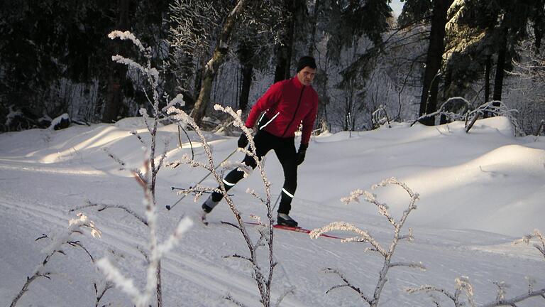 Im Loipenzentrum am Roten Moor gibt es Spuren sowohl für klassisch Laufende als auch für Skater. Im Loipenzentrum am Roten Moor gibt es Spuren sowohl für klassisch Laufende als auch für Skater.