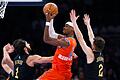 Oklahoma City Thunder - Cleveland Cavaliers       -  Shai Gilgeous-Alexander (M.) dominierte mit 40 Punkten.