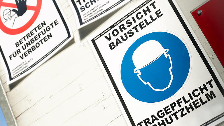 Fehlender Arbeitsschutz kann auf der Baustelle tödliche Folgen haben. Davor warnt dieGewerkschaft IG BAU und fordert mehr staatliche Kontrollen.