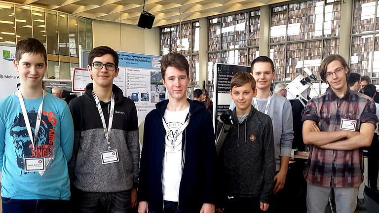 Die erfolgreichen Teilnehmer des Karlstadter Johann-Schöner-Gymnasiums beim Regionalwettbewerb „Jugend forscht“ waren Jannik Brückner (von links), Niklas Nacci, Maximilian Buser, Elias Kriester, Maris Genheimer und Karl Jugovic. Die erfolgreichen Teilnehmer des Karlstadter Johann-Schöner-Gymnasiums beim Regionalwettbewerb „Jugend forscht“ waren Jannik Brückner (von links), Niklas Nacci, Maximilian Buser, Elias Kriester, Maris Genheimer und Karl Jugovic.