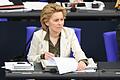 Bundestag       -  Verteidigungsministerin Ursula von der Leyen hört Redebeiträge zum Bundeswehreinsatz zur Stabilisierung Iraks im Bundestag.