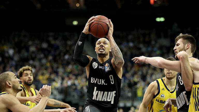 Baskteball - easyCredit BBL - ALBA BERLIN - s.Oliver Wuerzburg - Angeblich ist sich der Würzburger Publikumsliebling mit dem fränkischen Rivalen über einen Wechsel einig. Baskteball - easyCredit BBL - ALBA BERLIN - s.Oliver Wuerzburg - Angeblich ist sich der Würzburger Publikumsliebling mit dem fränkischen Rivalen über einen Wechsel einig.