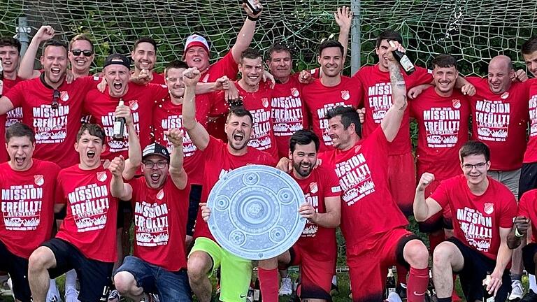 An diesem Wochenende feierten weitere Mannschaften im Fußball-Kreis Würzburg ihre Meisterschaft in der Saison 2023/24. Auf diesem Bild jubeln die Fußballer der SpVgg Gülchsheim.