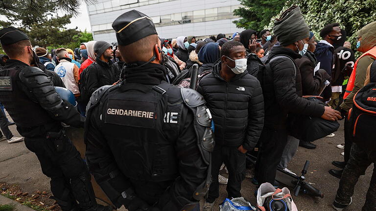 Vor Olympia: Großes Lager von Wohnungslosen bei Paris geräumt.jpeg       -  Für Schlagzeilen sorgte kürzlich die Räumung eines Hauses im Pariser Vorort Vitry-sur-Seine.