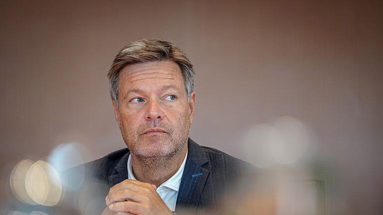 Bundeskabinett - Nachdenklich: Wirtschaftsminister Habeck. Bundeskabinett - Nachdenklich: Wirtschaftsminister Habeck.