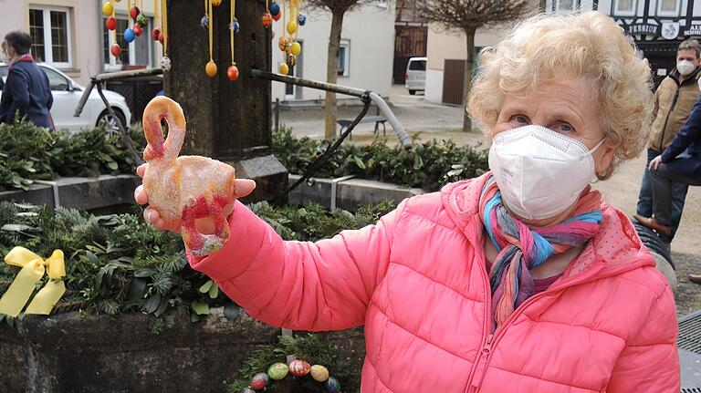 Die Osterstorch-Tradition gibt es in Ostheim schon seit dem 17. Jahrhundert, an der Jung und Alt große Freude haben. Die Osterstorch-Tradition gibt es in Ostheim schon seit dem 17. Jahrhundert, an der Jung und Alt große Freude haben.