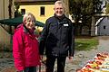 Renate und Michael Baumann präsentierten verschiedene Apfelsorten beim Kelterfest in der Kartause.