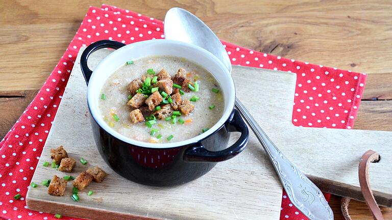 Grießsuppe mit Croûtons       -  Croûtons sind leicht gemacht und peppen verschiedene Gerichte auf.