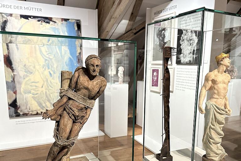 Das Kulturzentrum des Landkreises in Wechterswinkel wird von der Kulturagentur betreut. Hier finden Ausstellungen aber auch Vorträge und Konzerte statt. Das Kulturzentrum des Landkreises in Wechterswinkel wird von der Kulturagentur betreut. Hier finden Ausstellungen aber auch Vorträge und Konzerte statt.
