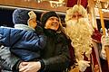 Der Nikolaus in Dipbach verteilte nicht nur Geschenke. Er ließ sich auch gern mit den Kindern fotografieren.