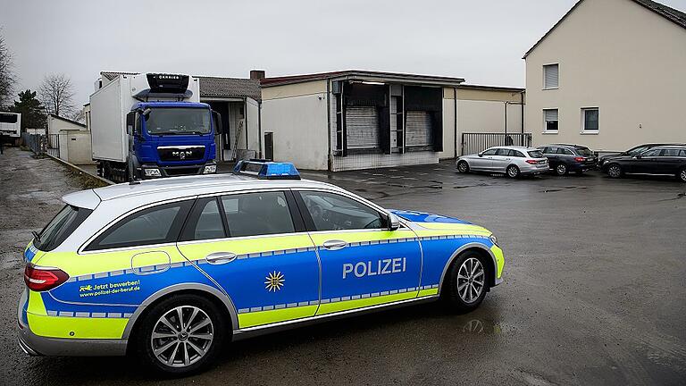 Schlachthof Tauberbischofsheim - Im Februar rückte die Polizei im Schlachthof Tauberbischofsheim an, die Behörden stellten den Betrieb ein. Nach wie vor ist nicht klar, wie es dort weitergeht. Schlachthof Tauberbischofsheim - Im Februar rückte die Polizei im Schlachthof Tauberbischofsheim an, die Behörden stellten den Betrieb ein. Nach wie vor ist nicht klar, wie es dort weitergeht.