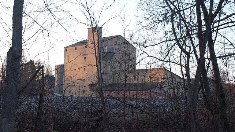 Noch stehen die ehemaligen Brauereigebäude: Geht es nach Bernd Zehner, werden sie bald abgerissen, um dort erst einmal zwei neue Märkte zu errichten. Ob es soweit kommt, steht nach dem Bürgerentscheid am Sonntag fest.