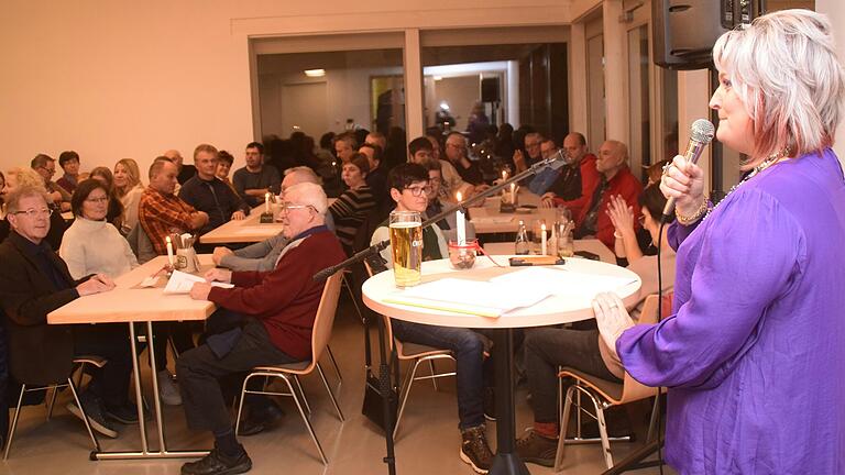 Bürgermeisterin Ruth Albrecht trug bei der&nbsp; Eröffnung die Baugeschichte der Dorfmühle vor.