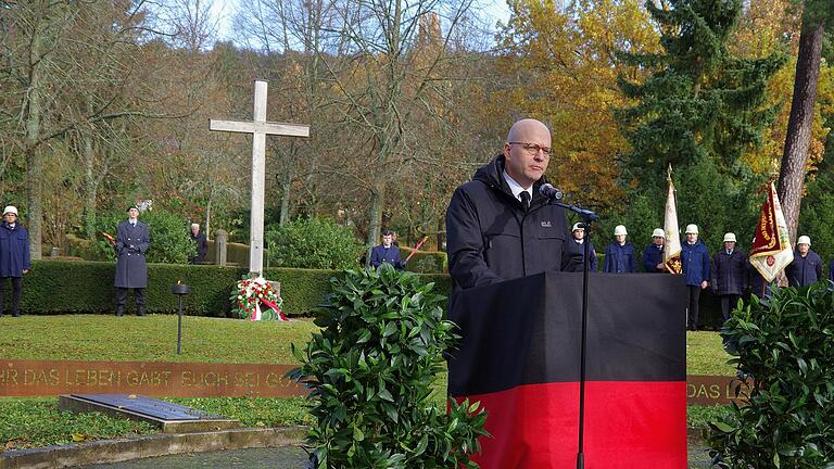Bad Kissingens Oberbürbermeister sprach zur Gedenkfeier am Volkstrauertag. - Bad Kissingens Oberbürbermeister sprach zur Gedenkfeier am Volkstrauertag. Bad Kissingens Oberbürbermeister sprach zur Gedenkfeier am Volkstrauertag. - Bad Kissingens Oberbürbermeister sprach zur Gedenkfeier am Volkstrauertag.