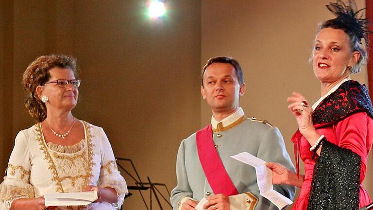 Da war die Welt noch in Ordnung, beim 30-jährigen Bestehen des Freundeskreises für das Bayerische Kammerorchester Bad Brückenau im Jahr 2018, in der Mitte Pavol Tkac im historischem Gewand von König Ludwig I. Zwei Jahre später gibt es viel Ungewissheit, aber  auch Ideen beim BKO. Foto: Kerstin Junker       -  Da war die Welt noch in Ordnung, beim 30-jährigen Bestehen des Freundeskreises für das Bayerische Kammerorchester Bad Brückenau im Jahr 2018, in der Mitte Pavol Tkac im historischem Gewand von König Ludwig I. Zwei Jahre später gibt es viel Ungewissheit, aber  auch Ideen beim BKO. Foto: Kerstin Junker
