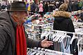 Günter Michel, wie man ihn von den Marktsonntagen kennt. 21 Jahre war er mit seinem Stand für Unterwäsche und Socken dabei. Beim Andreasmarkt verabschiedete sich der 81-jährige von vielen Stammkunden.