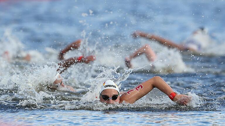 Nach vier Runden im Sog setzte sich die Würzburger Freiwasserschwimmerin Leonie Beck in Tokio an die Spitze des Feldes.