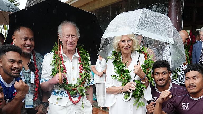 Britisches Königspaar in Samoa - Zunächst standen für die Royals vor allem traditionelle Zeremonien an. Britisches Königspaar in Samoa - Zunächst standen für die Royals vor allem traditionelle Zeremonien an.