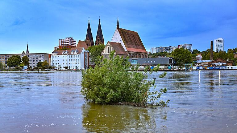 Hochwasser in Brandenburg       -  Das Wasser der Oder steht noch sehr hoch in Frankfurt.