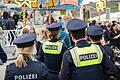 Beim Würzburger Frühjahrsvolksfest wurden am Freitag Polizisten verletzt, als die Situation bei einer Kontrolle eskalierte. (Archivbild)