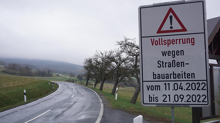 Die Straße zwischen Waldberg und Sandberg bleibt bis Ende September gesperrt. Die Straße zwischen Waldberg und Sandberg bleibt bis Ende September gesperrt.