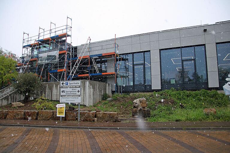 Am neuen Hauptsitz der Steinmetz Einrichtungen GmbH am nördlichen Ortseingang in Thüngersheim erinnert nach dem Umbau der ehemaligen Lagerhalle weder außen noch innen absolut nichts mehr an den ehemaligen Standort von DIVINO Nordheim Thüngersheim.