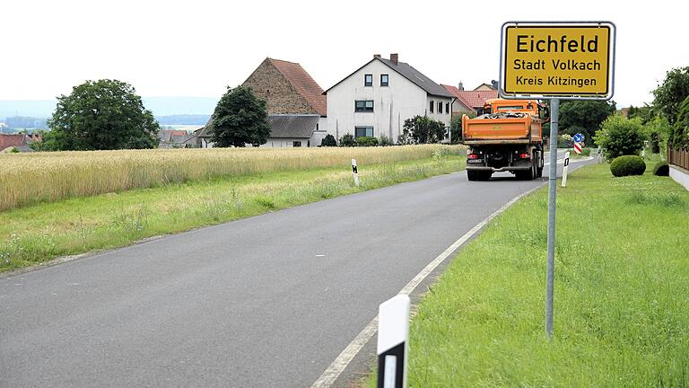 Auf dieser Ackerfläche am linken Ortseingang von Eichfeld (von Rimbach kommend) soll ein Baugebiet entstehen. Die Stadt Volkach hat das Gebiet im vergangenen Jahr bereits käuflich erworben.