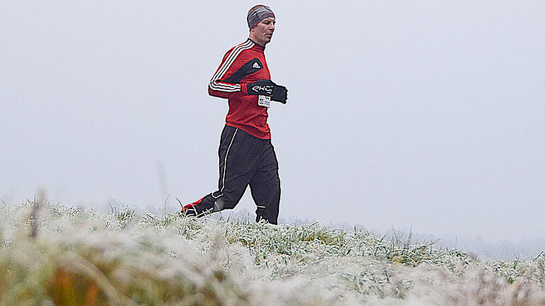 Streckenrekord beim Fuschter Silvesterlauf - Frostige Momentaufnahme vom Fuschter Silvesterlauf 2024. Streckenrekord beim Fuschter Silvesterlauf - Frostige Momentaufnahme vom Fuschter Silvesterlauf 2024.