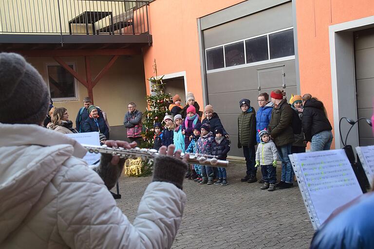 Auch für die Kinder ist die Oberickelsheimer Dorfweihnacht ein Spaß. Auch für die Kinder ist die Oberickelsheimer Dorfweihnacht ein Spaß.