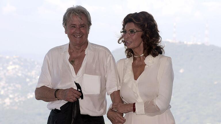 Alain Delon ist tot       -  Alain Delon und Sophia Loren waren oft bei gemeinsamen öffentlichen Auftritten zu sehen.