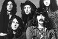 Deep Purple in jungen Jahren: Ian Gillan, Ritchie Blackmore, Roger Glover, Ian Paice und &ndash; mit zeitgemäßem Schnauzer &ndash; Jon Lord (von unten links im Uhrzeigersinn) auf einem undatierten, aber wohl aus den frühen 70er Jahren stammenden Foto.