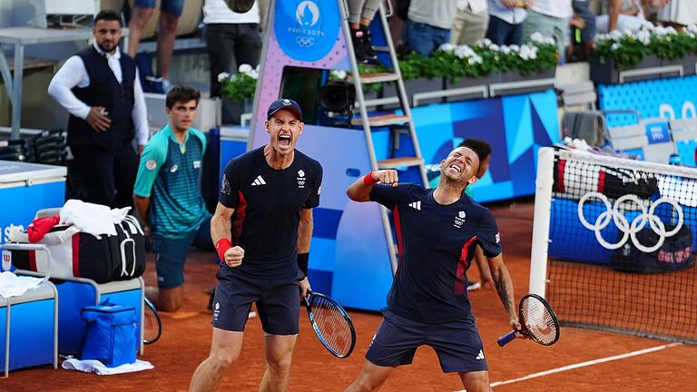 Paris 2024 - Tennis       -  Andy Murray (l) steht dicht vor dem Karriereende.