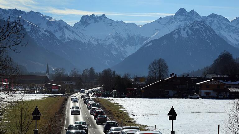 Sonne im Südwesten Bayerns       -  In höheren Lagen können sich Ausflügler auf Sonnenstunden freuen. (Symbolbild)