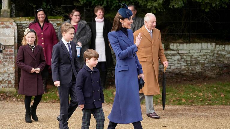 Royale Familie.jpeg       -  Prinzessin Kate hat einen süßen Spitznamen für Söhnchen Louis (beide im Vordergrund des Bildes) öffentlich gemacht.